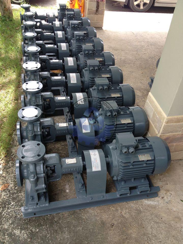 278570_297285990378848_1350243934_o